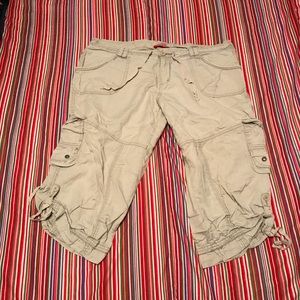 🔥Union bay cargo capris Size 15